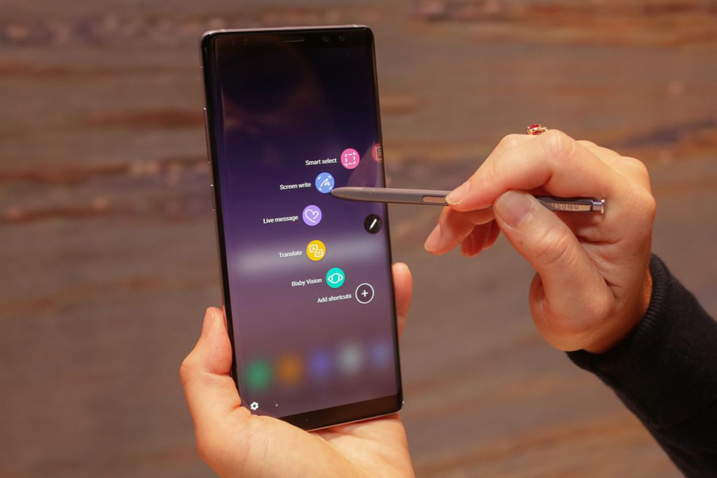 Trên Note 8, Air Command có thể được xoay để chọn nhiều phím tắt hơn