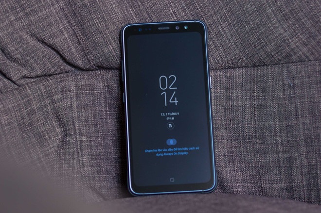 Đập hộp Samsung Galaxy S8 Active: Màn hình
