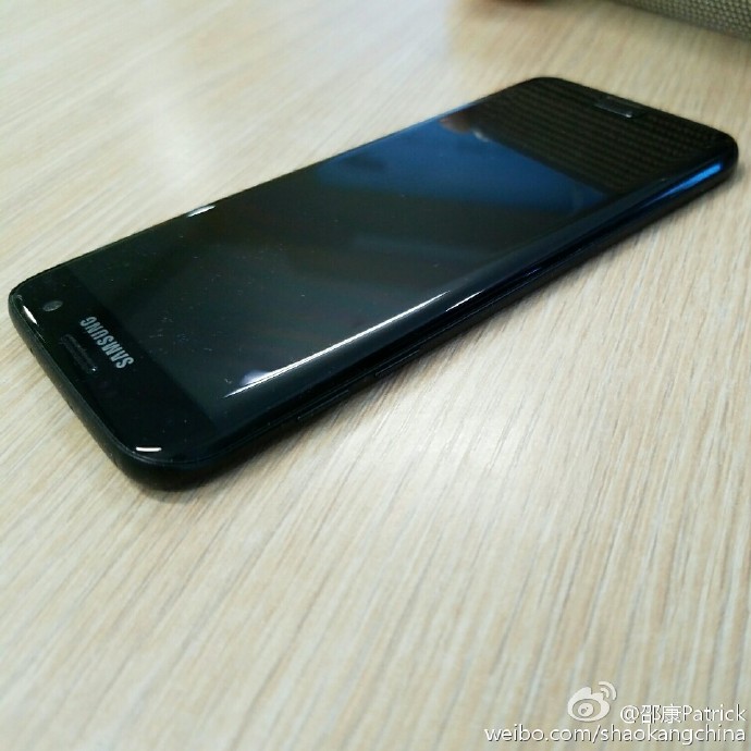 Galaxy S7 Edge Glossy Black bỗng dưng xuất hiện, iPhone 7 Jet Black sắp có “người anh em”