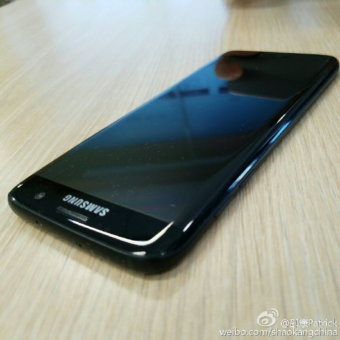 Galaxy S7 Edge Glossy Black bỗng dưng xuất hiện, iPhone 7 Jet Black sắp có “người anh em”