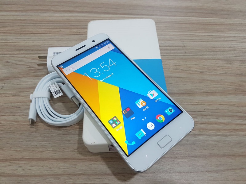 Lenovo ZUK Z1 và phụ kiện kèm theo