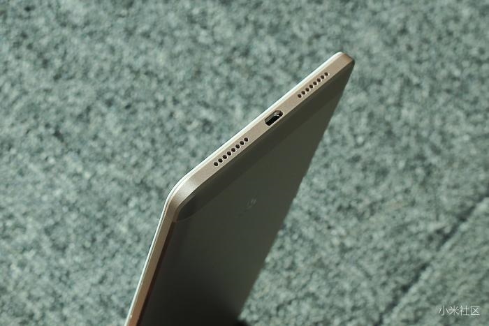 Cạnh dưới Xiaomi Mi Max là cổng microUSB