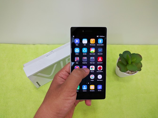 Lenovo Vibe Shot được trang bị màn hình 5 inch độ phân giải Full HD (1080 x 1920 pixel)