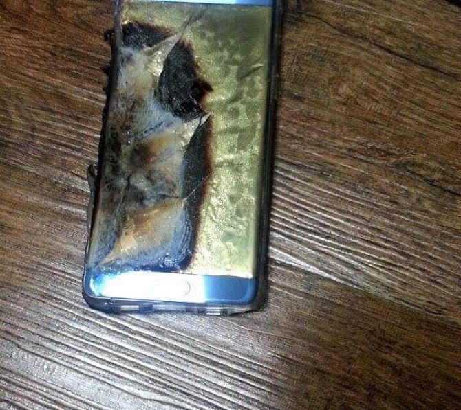 Galaxy Note 7 bất ngờ phát nổ khi sạc