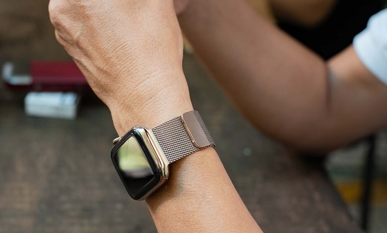 thiết kế Apple Watch Series 4 (44 mm) bản thép cũ