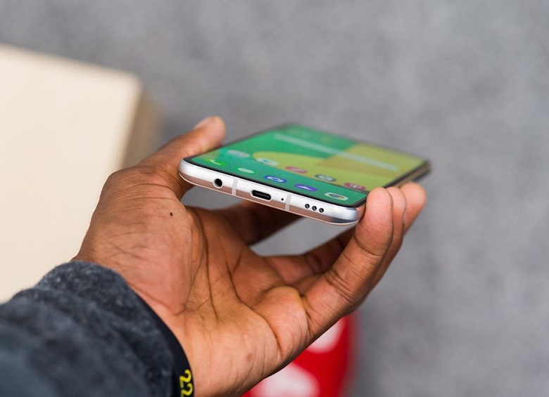 cạnh dưới LG V60 ThinQ 5G