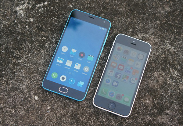 Meizu M2 khi đặt cạnh iPhone 5C