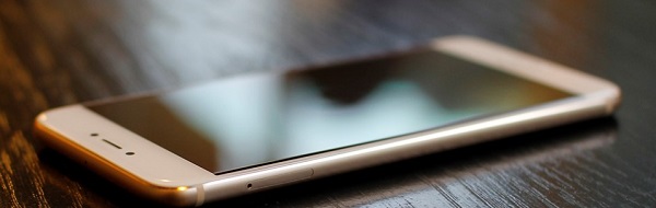 Cạnh trái của Meizu Pro 6 chính hãng là khe cắm Nano SIM