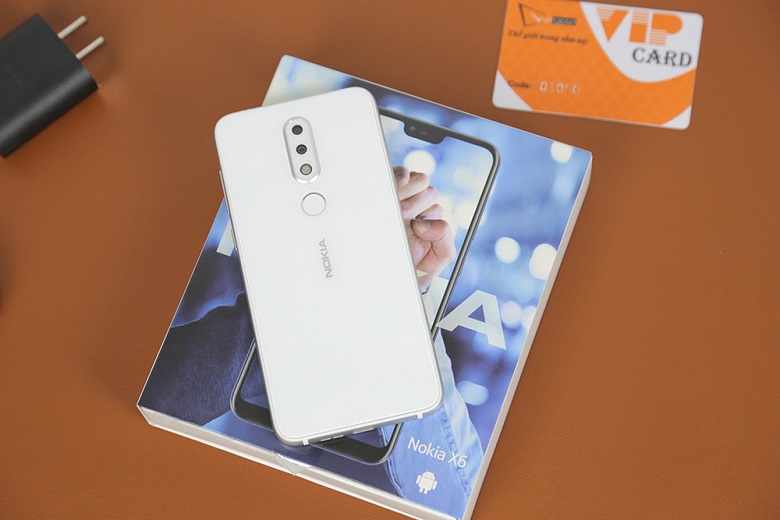 Nokia X6 trắng