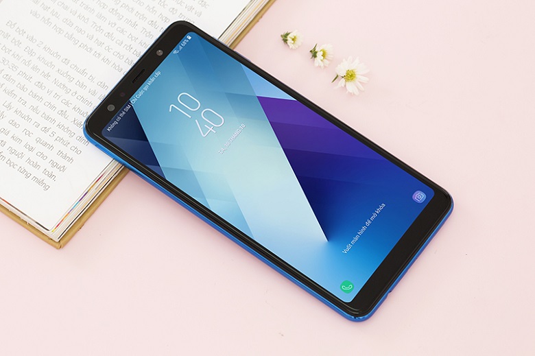 Samsung Galaxy A7 có thiết kế đơn giản nhưng vẫn khá là bắt mắt