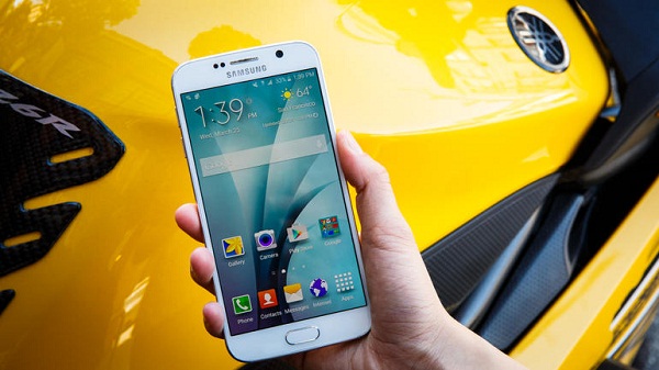 Màn hình sắc nét của Samsung Galaxy S6 cũ rất sắc nét và mịn màng