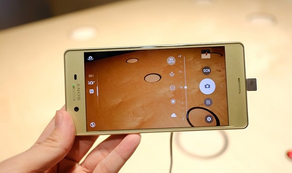Giao diện chụp ảnh trên Sony Xperia X  