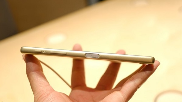 Nút nguồn trên Sony Xperia X có hỗ trợ cảm biến vân tay 