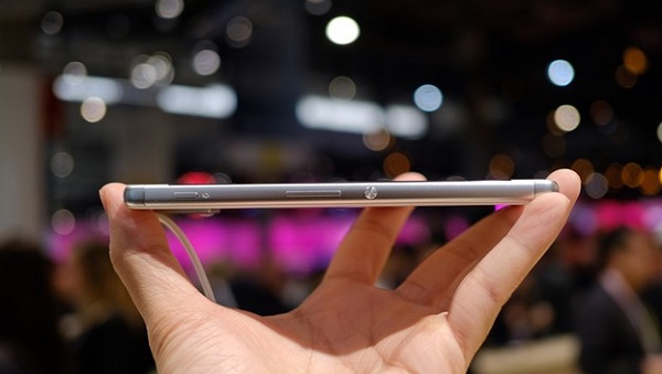 Sony Xperia XA sỡ hữu kích thước 143.6 x 66.8 x 7.9 mm, nặng 137,4 g