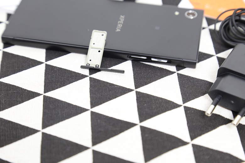 Sony Xperia XA1 có thể đồng thời sử dụng 2 sim