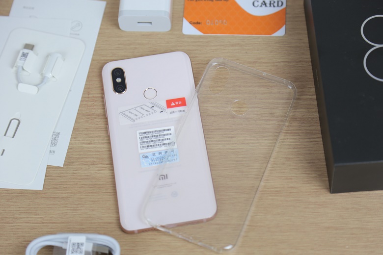 xiaomi mi 8 đánh giá thiết kế mặt lưng