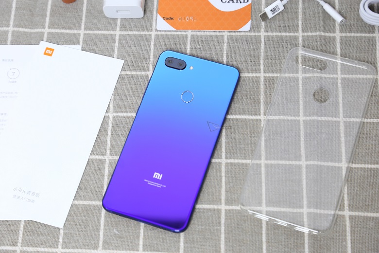 Xiaomi Mi 8 Lite có màu sắc bắt mắt