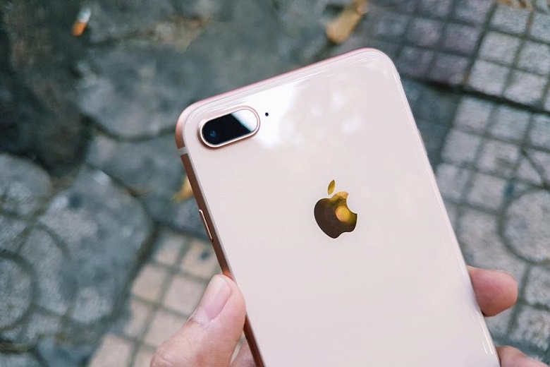 Cụm camera kép trên iPhone 8 Plus trôi bảo hành là điểm nổi bật trên máy