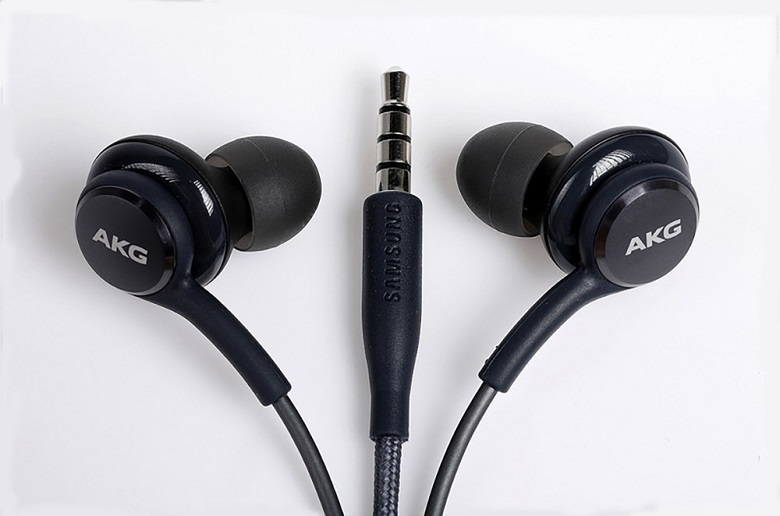 tai nghe akg