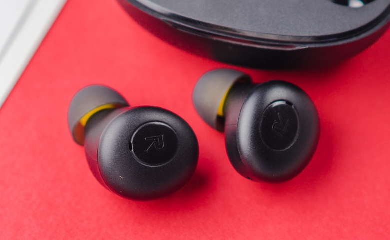 cận cảnh tai nghe không dây Realme Buds Q