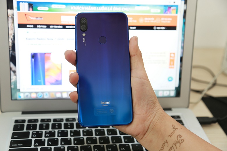 thiết kế mặt lưng xiaomi redmi note 7 bóng bẩy