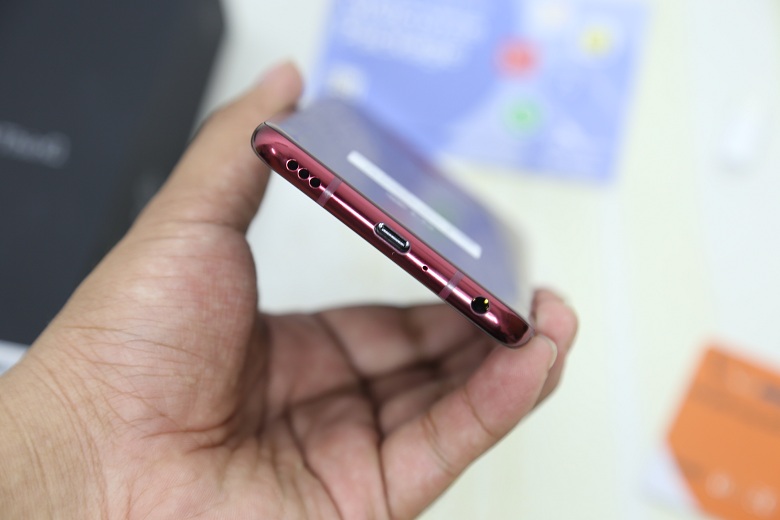 canh-duoi-lg-v40-thinq-cu-viettablet