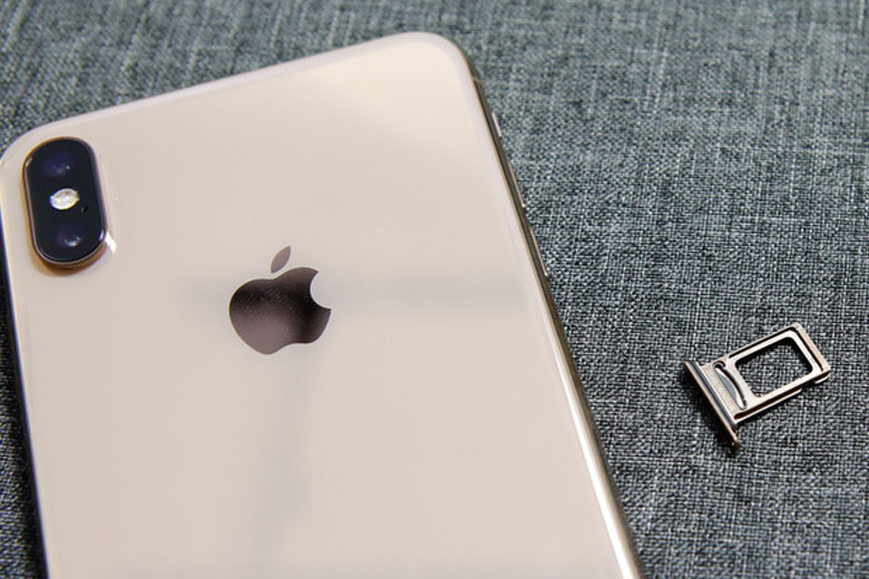 iPhone Xs Max Lock không nhận SIM