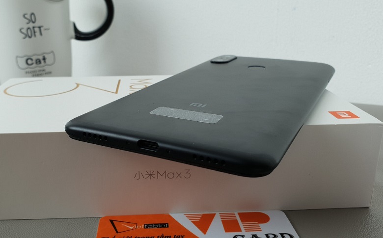 xiaomi mi max 3 mở hộp cạnh dưới