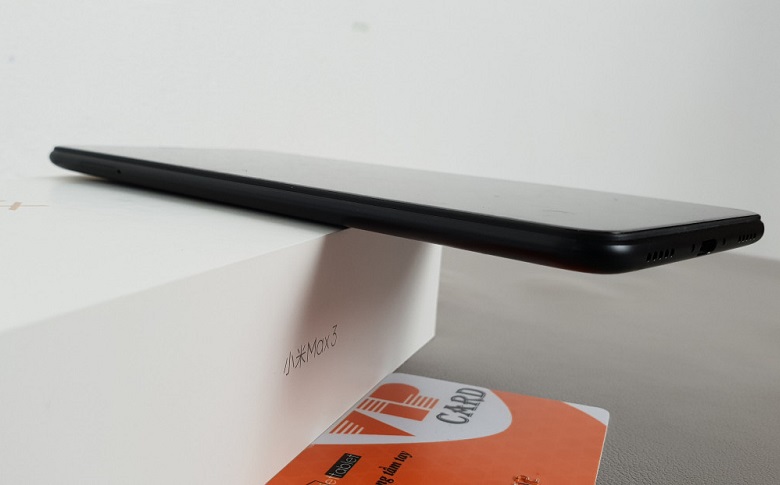 xiaomi mi max 3 mở hộp cạnh trái 