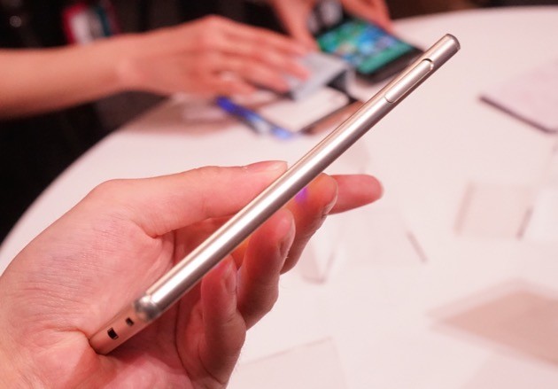 Sony Xperia Z4 có độ dày khá mỏng chỉ 6,8mm 