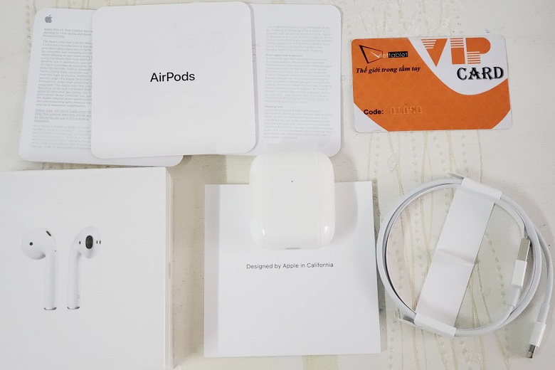Đây là toàn bộ phụ kiện kèm theo của tai nghe AirPods 2 
