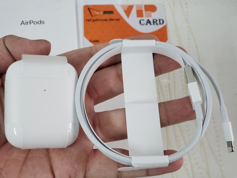 Trên tay tai nghe AirPods 2 chính hãng tại Viettablet