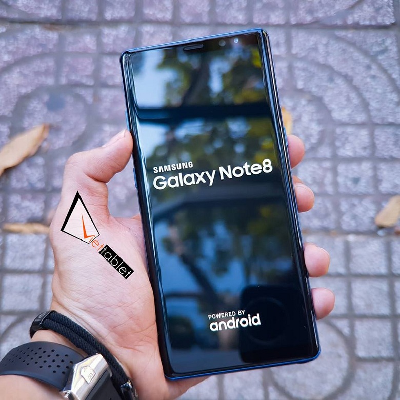 Samsung Galaxy Note 8 chạy Android 7.1.1 (Nougat) khi xuất xưởng