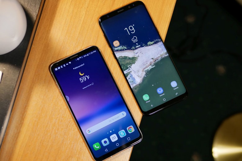 So sánh LG V30 với Samsung Galaxy S8: Cùng Snapdragon 835, RAM 4GB, nên mua máy nào? So sánh LG V30 với Samsung Galaxy S8: Cùng Snapdragon 835, RAM 4GB, nên mua máy nào?