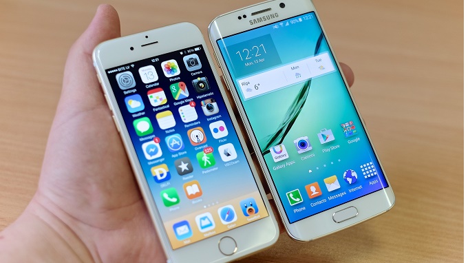 Nên mua Samsung Galaxy S6 Edge hay iPhone 6 lúc này?