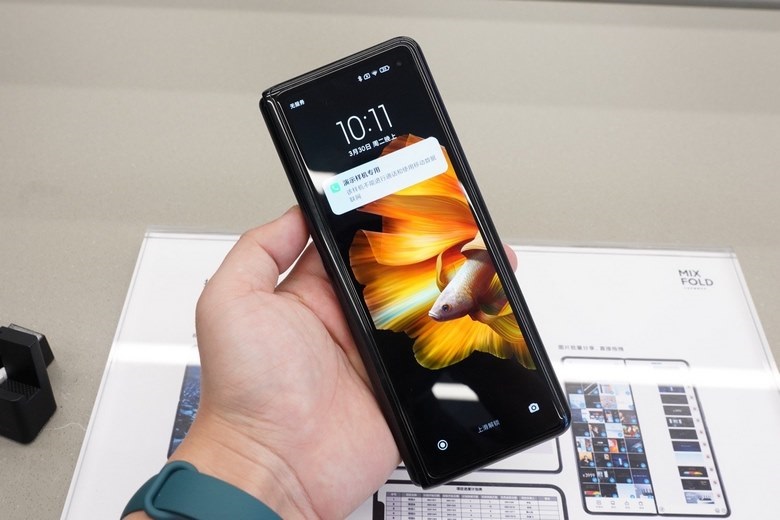 Trên tay Xiaomi Mi MIX Fold: Có những điểm gì nổi bật trên chiếc điện thoại màn hình gập đầu tiên của Xiaomi?