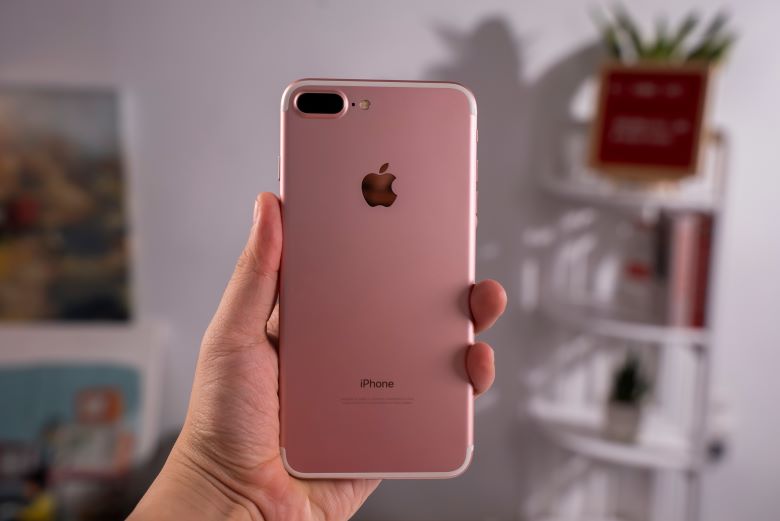 Bạn là Fan hâm mộ của những game mobile? Hãy xem thử iPhone 7 Plus xử lý game đến đâu nhé. Test game trên iPhone 7 Plus sẽ mang đến cho bạn những hình ảnh sống động, mượt mà, đồng thời hiệu năng mạnh mẽ để trải nghiệm những trò chơi nặng đòi hỏi tốt nhất.