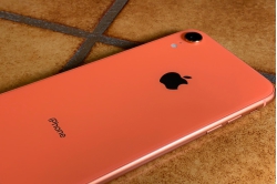 iphone-xr-lock-1 iphone-xr-lock-1