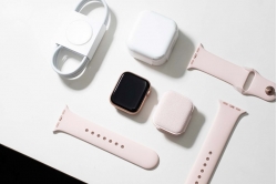 apple-watch-s4-40mm-moi-chua-active-mau-hong-mon-qua-lang-man-cho-chi-em-phu-nu-20-10-gia-chi-8tr apple-watch-s4-40mm-moi-chua-active-mau-hong-mon-qua-lang-man-cho-chi-em-phu-nu-20-10-gia-chi-8tr