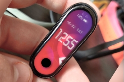 xiaomi-mi-band-5_a8xw-q8 xiaomi-mi-band-5_a8xw-q8